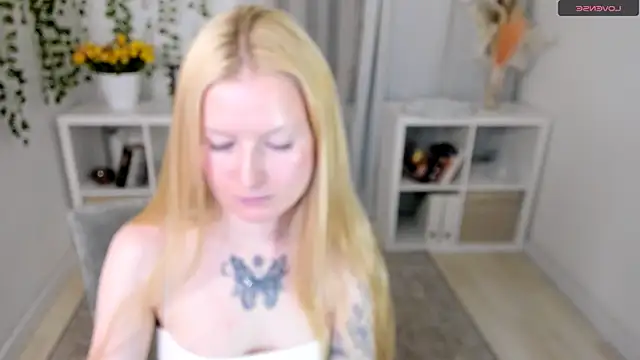 Laly_Peach 即時 XXX 聊天