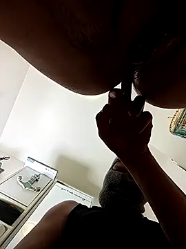 TwilledOverbite élő XXX-chatje