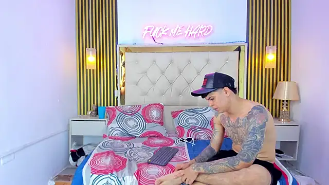 Adventurous_Boys Show Webcam