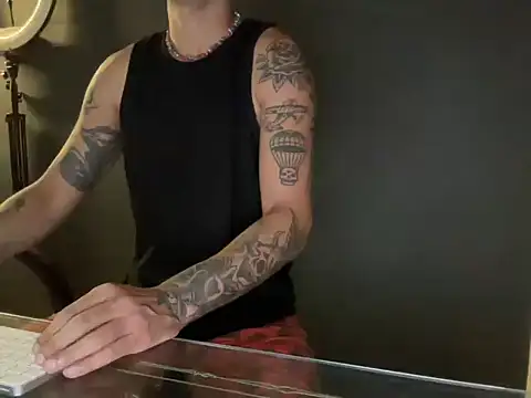 ZeusDelicious' Live XXX Chat