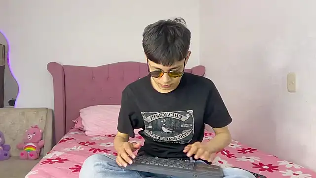 Andy_Belier23 Adlı Modelin Canlı XXX Sohbeti