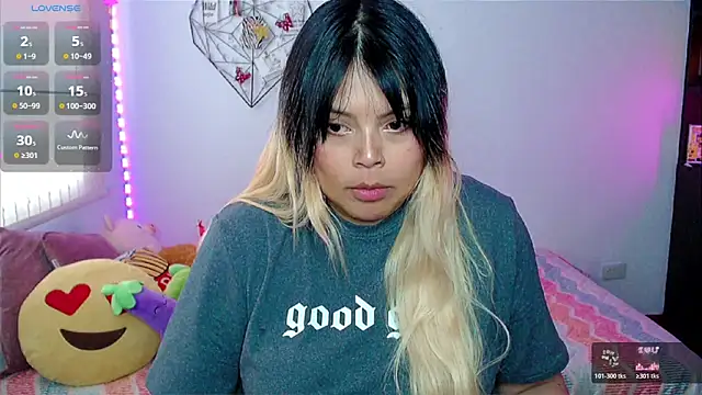 แชท XXX สดของ EllieMoonX