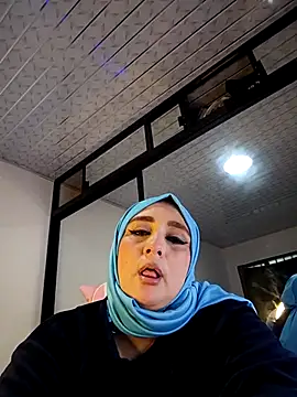 HijabiMilff élő XXX-chatje