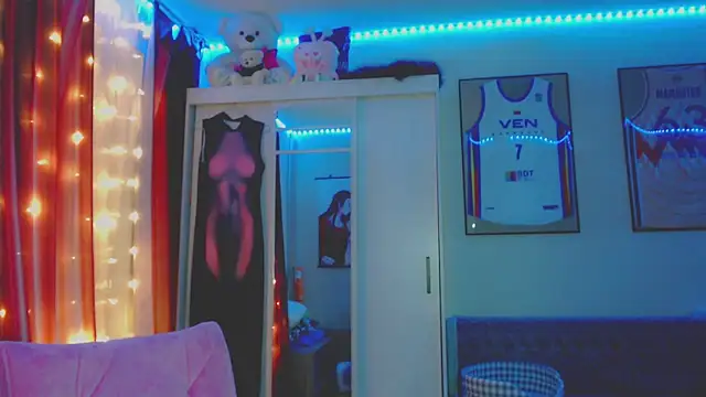 Klementan Live XXX chat