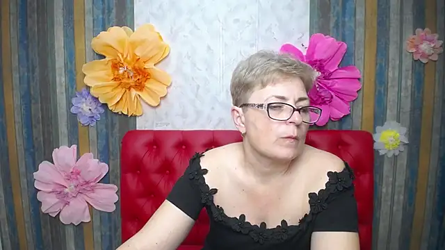 EmiliaGree's Live XXX Chat