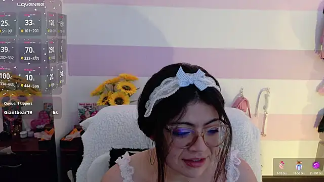 Catwhite_ élő XXX-chatje