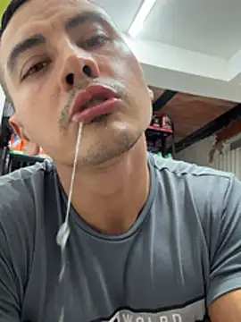 Paul22cm-'s Live XXX Chat