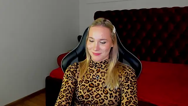 Chat +18 de ElaraVoltage ao vivo