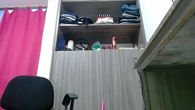 nicolle_milf1978 Obrolan Langsung XXX