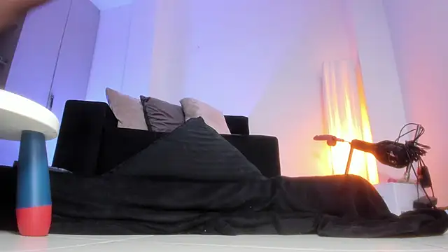 MontserratMarie Adlı Modelin Canlı XXX Sohbeti