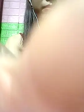 AmyLinee01 即時 XXX 聊天