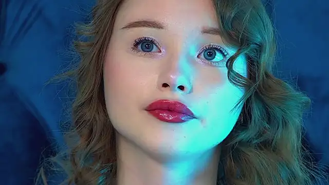 KeiraAsti Adlı Modelin Canlı XXX Sohbeti