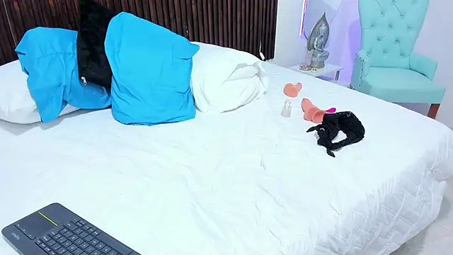 Онлайн чат XXX RoxxanneMooree