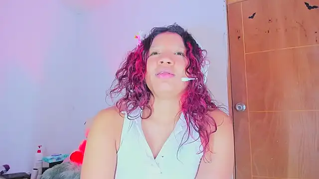 Emily_Coper18 Obrolan Langsung XXX