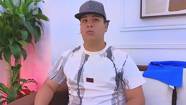 Naim_Bennetsexのウェブカメラショー