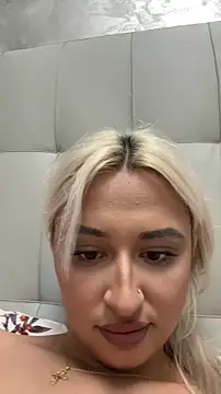 Kylie_One Webcam show