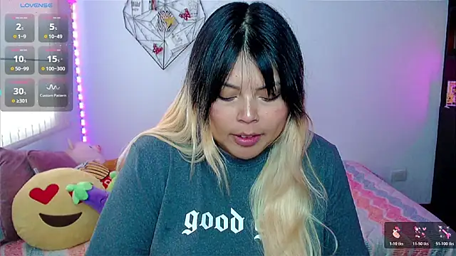 Show modela EllieMoonX na web-kameri