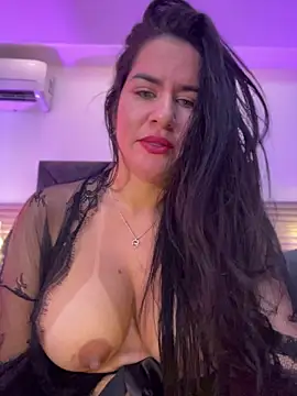 Zafira_Alabi élő XXX-chatje