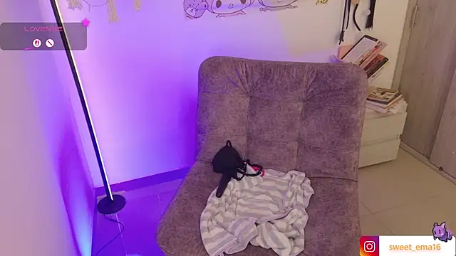 Chatroom XXX en direct de Loving_Ema_1