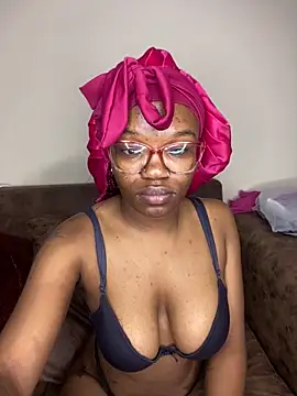 Chatroom XXX en direct de YummyMelanin117