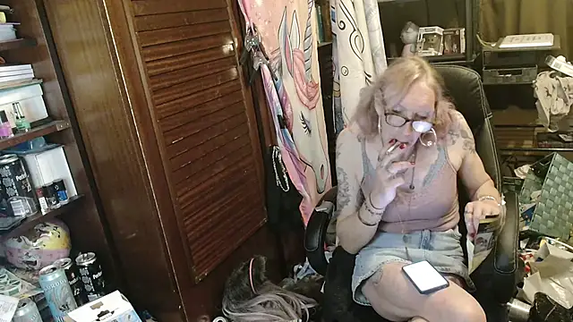 Ombeline1 élő XXX-chatje