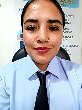 MAYE__13 Adlı Modelin Canlı XXX Sohbeti