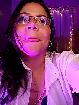 Chatroom XXX en direct de ROUSSE_SINCLAIR