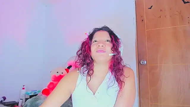 Chatroom XXX en direct de Emily_Coper18