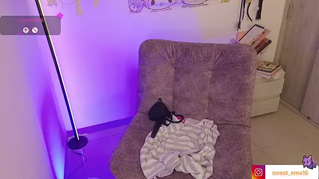 Chatroom XXX en direct de Loving_Ema_1