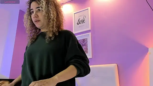 Chat XXX en directo de Charlotte11-11