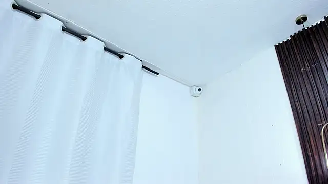 Chatroom XXX en direct de RoxxanneMooree