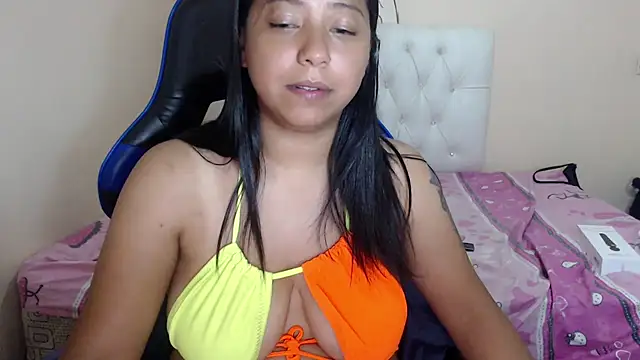 Leylafourniert: онлайн-секс-чат