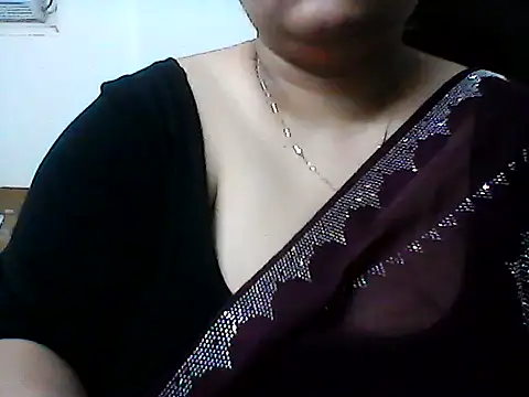 radhikkaa Chat XXX in diretta