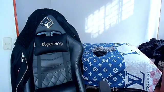 Tommy_Bred Pertunjukan Webcam