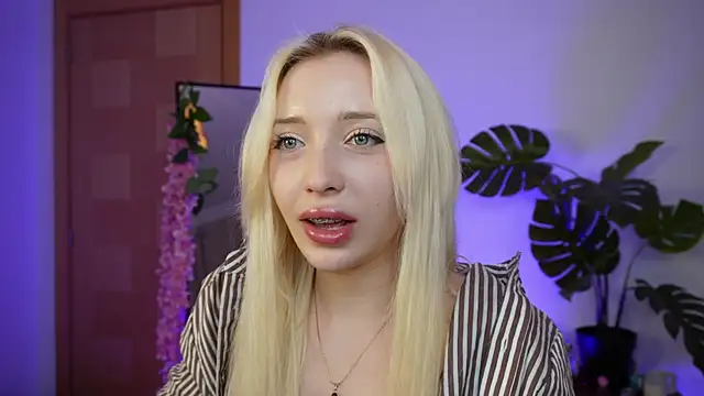 KitsuWaifu Adlı Modelin Canlı XXX Sohbeti