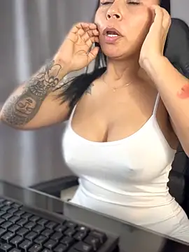 Natural_BIGASS_Nina: απευθείας συνομιλία ΧΧΧ