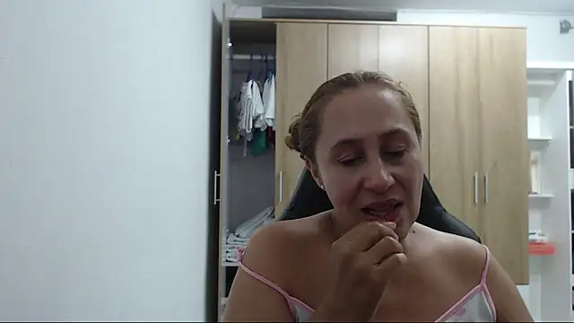 Živý XXX chat RoxanaLove9