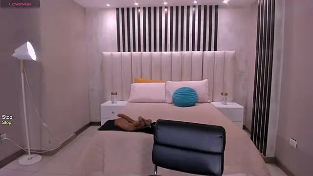 SunnyRivers élő XXX-chatje