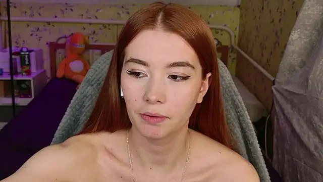 Lunavira élő XXX-chatje