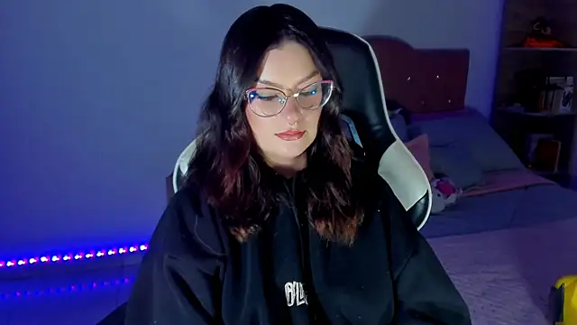 Chat +18 de OphelianaRose33 ao vivo