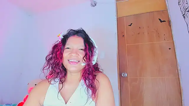 Chat XXX en directo de Emily_Coper18