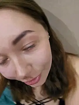 Show modela Doris2222 na web-kameri