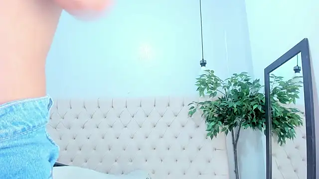 Chat +18 de Victoria_Coleman ao vivo