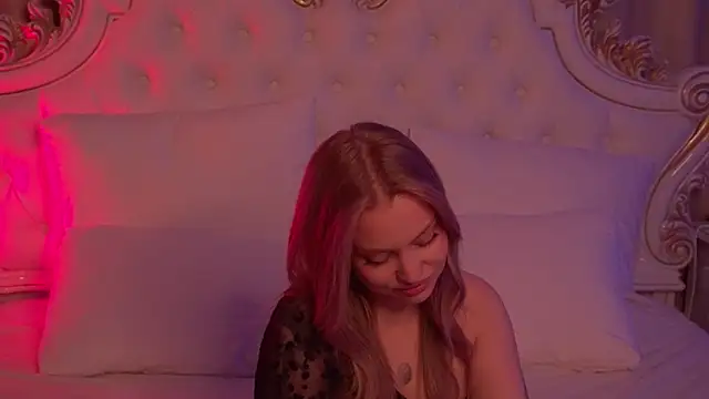 MollyHilton Chat XXX in diretta