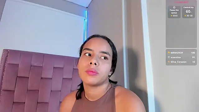 Chat +18 de Roxy_Stonee ao vivo