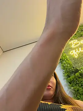 Irresistible24's Live XXX Chat