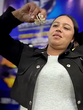 _Mia-Safety_Inspector Adlı Modelin Canlı XXX Sohbeti