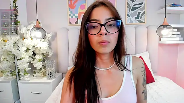 XXX chat uživo modela mia__evans_