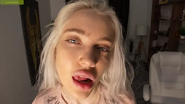 KristalCrowner Adlı Modelin Canlı XXX Sohbeti