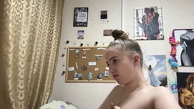 Show modela SabinaHaggen na web-kameri